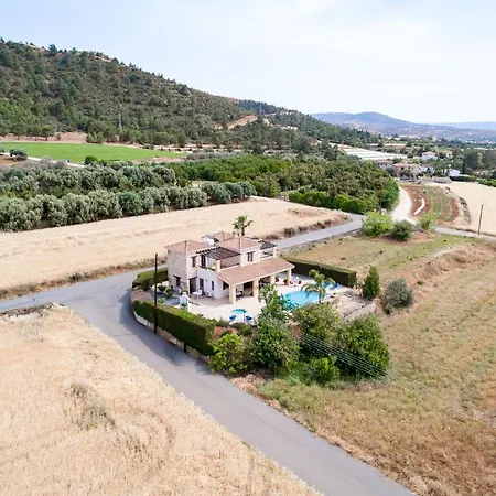 וילה Efi's Stone House-stunning Sea & Mountain Views