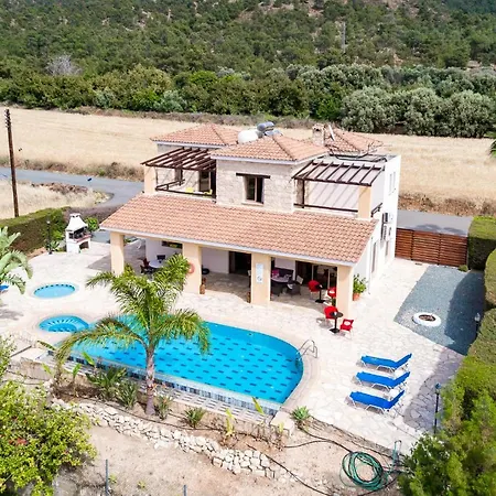 Efi's Stone House-stunning Sea & Mountain Views וילה ארגאקה