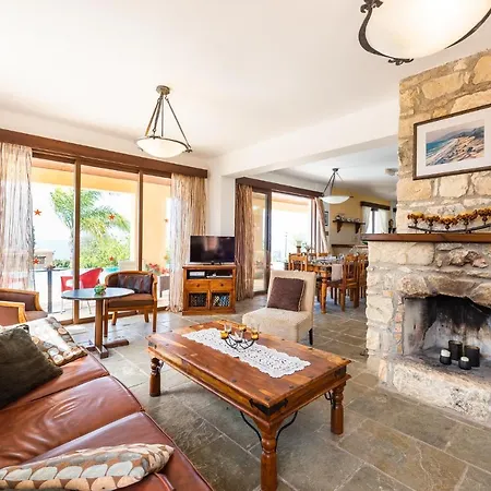 Efi's Stone House-stunning Sea & Mountain Views ארגאקה